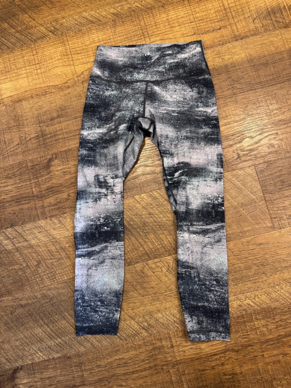 Lululemon Leggings in Black and Gray